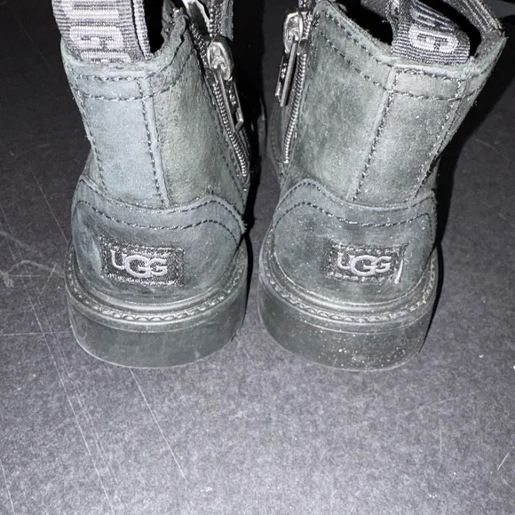 UGG Black Kids Boots - Picture 3 of 5